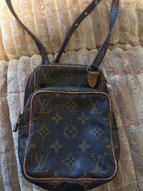 Louis Vuitton Monogram Canvas Messenger Bag in Brown